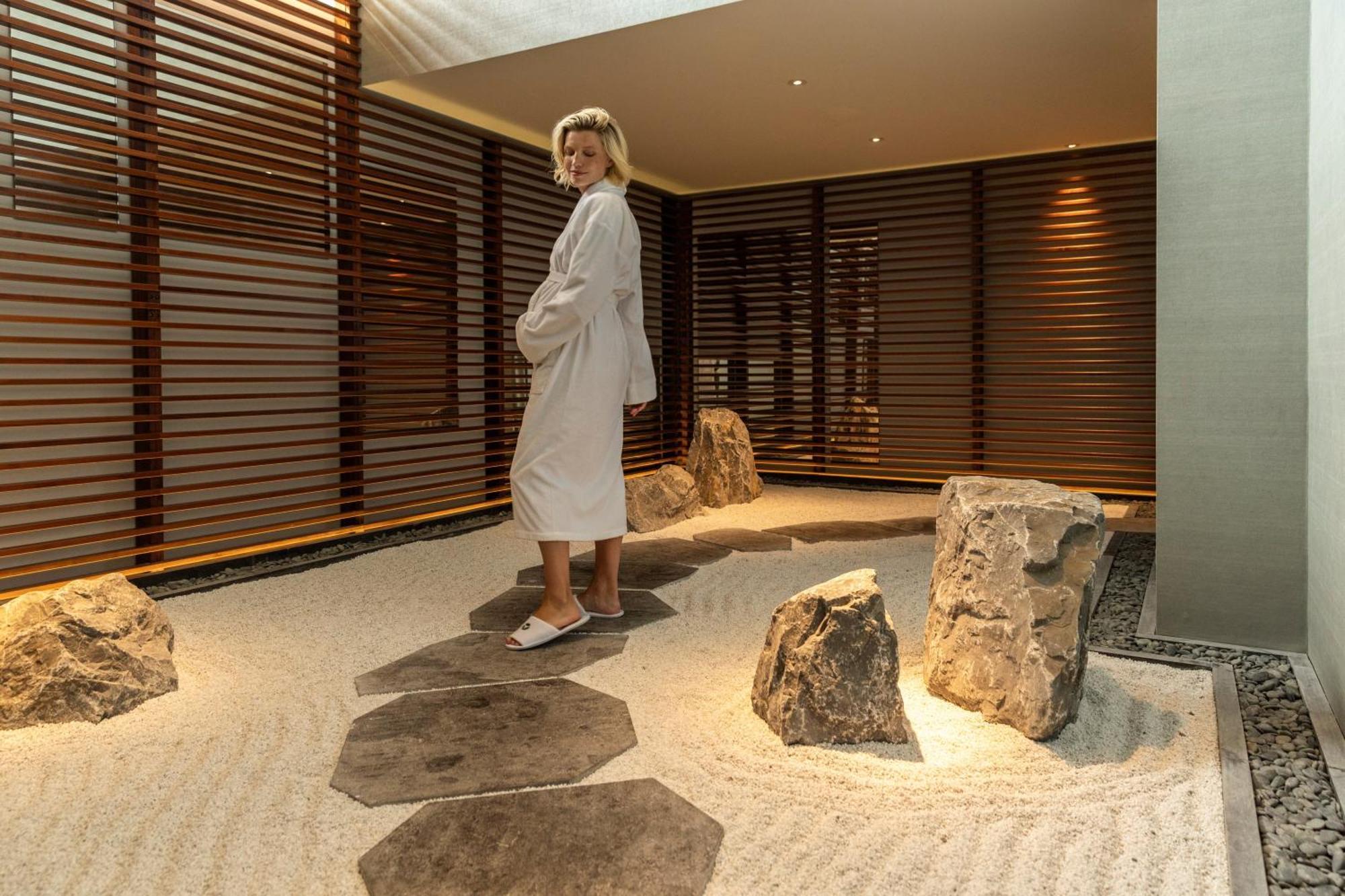 Hotel Okura Amsterdam - The Leading Hotels Of The World Екстер'єр фото A spa at the InterContinental Sanctuary Cove Resort, Queensland, Australia