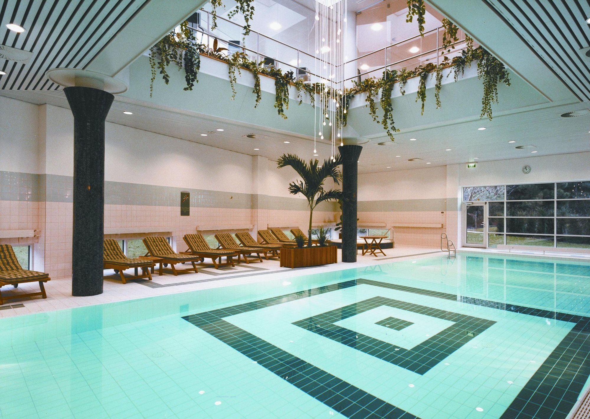 Hotel Okura Amsterdam - The Leading Hotels Of The World Екстер'єр фото The swimming pool at the hotel