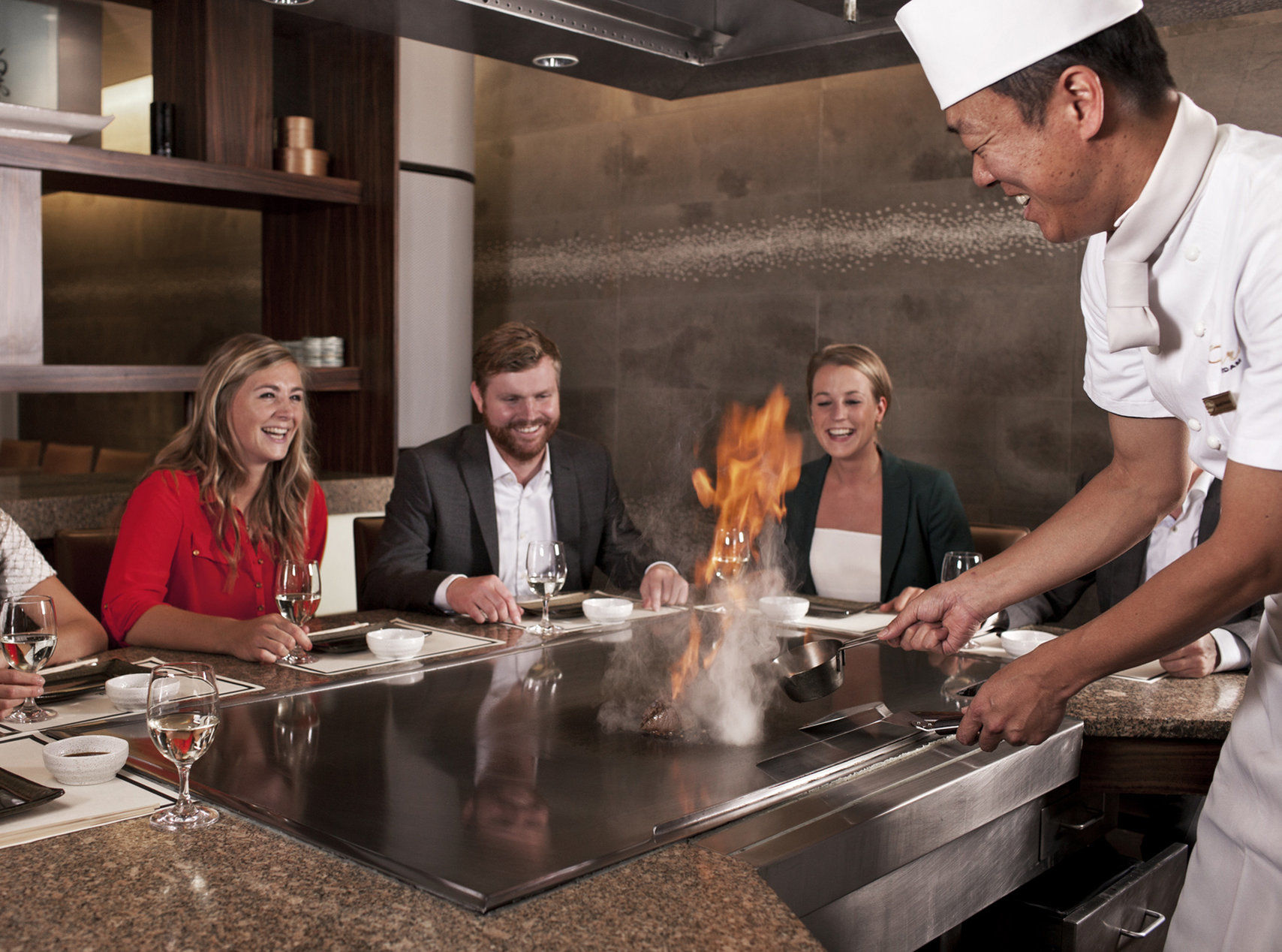 Hotel Okura Amsterdam - The Leading Hotels Of The World Ресторан фото Teppanyaki cooking