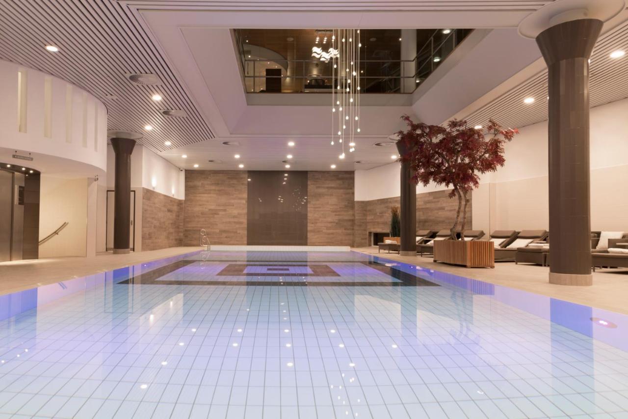 Hotel Okura Amsterdam - The Leading Hotels Of The World Екстер'єр фото The swimming pool at the hotel